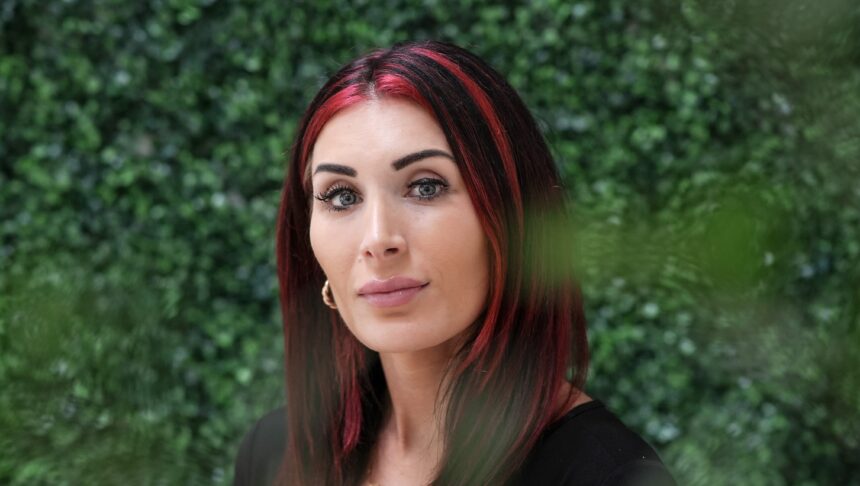 Chi è Laura Loomer? 5 cose da sapere sull'attivista di estrema destra-Hollywood Life