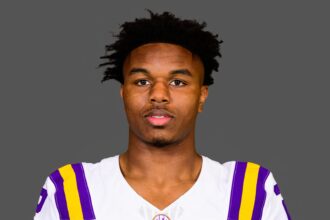 Come è morto Kyren Lacy? Aggiornamenti sulla morte del giocatore LSU - Hollywood Life