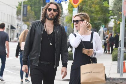 Chi è la moglie di Russell Brand Lauren Gallacher? All'interno del loro matrimonio - Hollywood Life