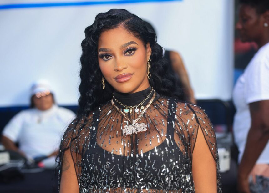 Solo le vibrazioni della principessa! Internet sta vivendo per la sontuosa data di aragosta di Joseline Hernandez e Bonnie Bella (Watch)