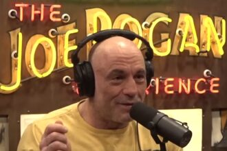 Joe Rogan prende in giro il volo spaziale per tutte le femmine di Katy Perry su origine blu