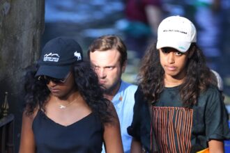 Michelle Obama condivide Malia Obama, "Obama Tax" di Sasha Obama