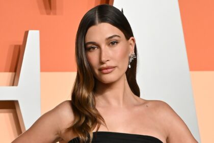 Hailey Bieber Design Giacca per il marchio di Justin Bieber Skylrk