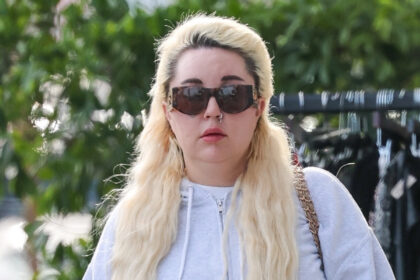 Amanda Bynes esce con un'amica dopo essersi unito a solifans, rivela cosa ci si può aspettare da lei