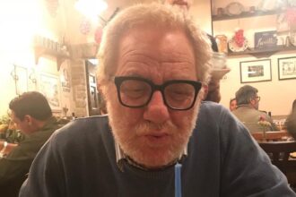 E’ morto a 72 anni l’attore de ‘I Cesaroni’ Antonello Fassari, il dolore di Claudio Amendola: ''Malattia bastarda'' - Gossip.it