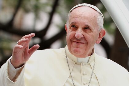 Le celebrità reagiscono alla morte di Papa Francesco