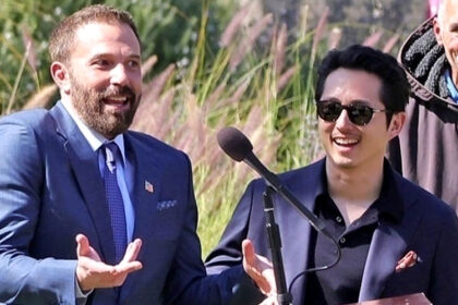 Ben Affleck e Steven Yeun Film A Mayoral Campaign Scene per il thriller del crimine "Animali"