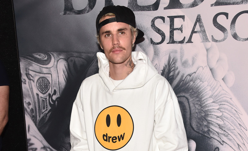 Justin Bieber taglia i legami con il marchio Drew House, dice ai fan di non sprecare soldi con i vestiti