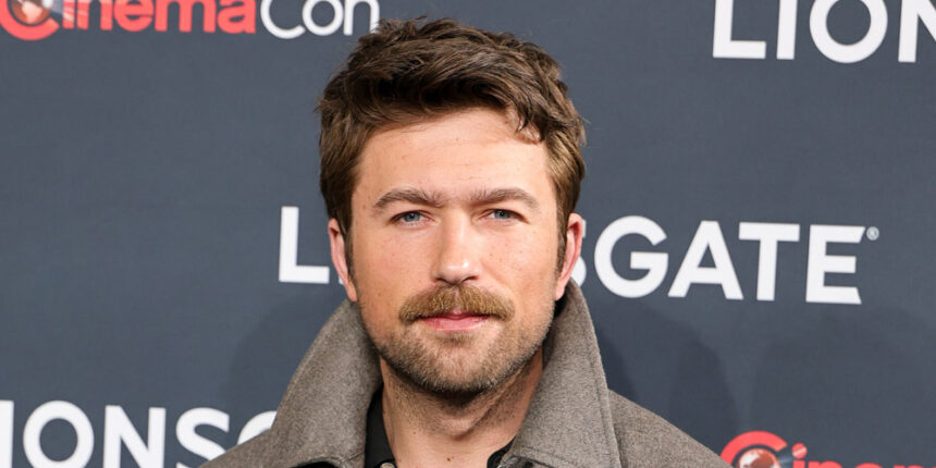 Brandon Sklenar reagisce a Batman Casting Talk, rivela se DC è a conoscenza del suo interesse