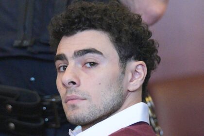 Luigi Mangone si dichiara non colpevole di accusa di omicidio federale all'udienza di New York