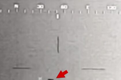 Il giornalista di "UFO Revolution" rilascia un nuovo video militare di UAP non identificati