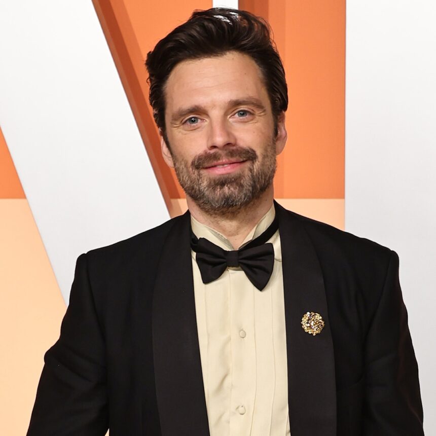Sebastian Stan rasa la testa nella trasformazione dei capelli