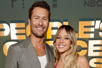 Glen Powell dettaglio Sydney Sweeney Reunion al matrimonio di sorella