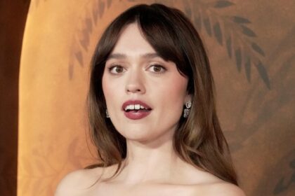 Aimee Lou Wood ottiene supporto dopo la critica della parodia SNL