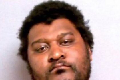 L'ex-nfler Justin Blackmon non poteva adattarsi all'auto della polizia, dice l'ufficiale di arresto