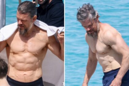 Matt Damon mette in mostra rocciose addominali sulla barca durante le vacanze italiane