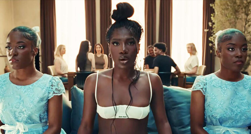 Le sorelle gemelle di Doecchi appaiono nel suo video musicale "ansia" - Guarda ora!