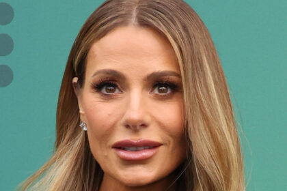 Dorit Kemsley esce per la prima volta senza anello nuziale dopo aver presentato per il divorzio da Paul 'Pk' Kemsley
