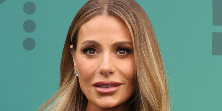 Dorit Kemsley esce per la prima volta senza anello nuziale dopo aver presentato per il divorzio da Paul 'Pk' Kemsley