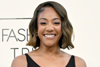 Tiffany Haddish rivela la sua calda interpretazione della moda "pubes"