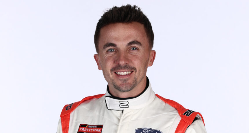 Frankie Muniz si riunisce con i genitori "Malcolm in the Middle" nella prima foto di Riavvia