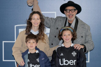 Jeff Goldblum e moglie Emilie portano i figli Charlie & River alla partita di Como 1907 vs Torino!