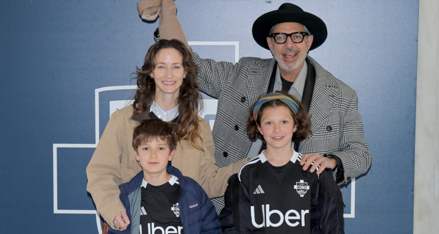 Jeff Goldblum e moglie Emilie portano i figli Charlie & River alla partita di Como 1907 vs Torino!