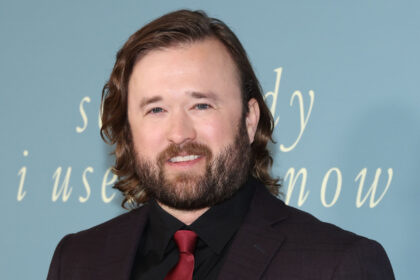 Haley Joel Osment rompe il silenzio dopo l'arresto, si scusa per il suo comportamento e "linguaggio vergognoso"