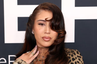 Testo e significato di 'Ilysmih ": Kali Uchis lascia cadere la nuova canzone e spiega perché l'ha scritto - Ascolta ora!