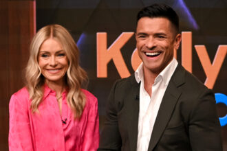 Kelly Ripa e Mark Consuelos riflettono sul trasferimento in un nuovo "Live!" Studio dopo 37 anni: "Dobbiamo molto a questo posto"