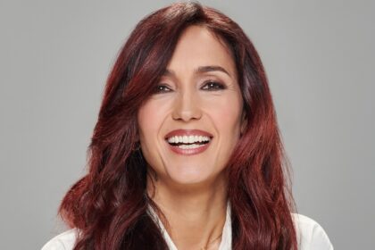 ''Da tempo volevo provare un nuovo colore'': Caterina Balivo svela il suo nuovo look con i capelli ''rosso cherry'' - Gossip.it