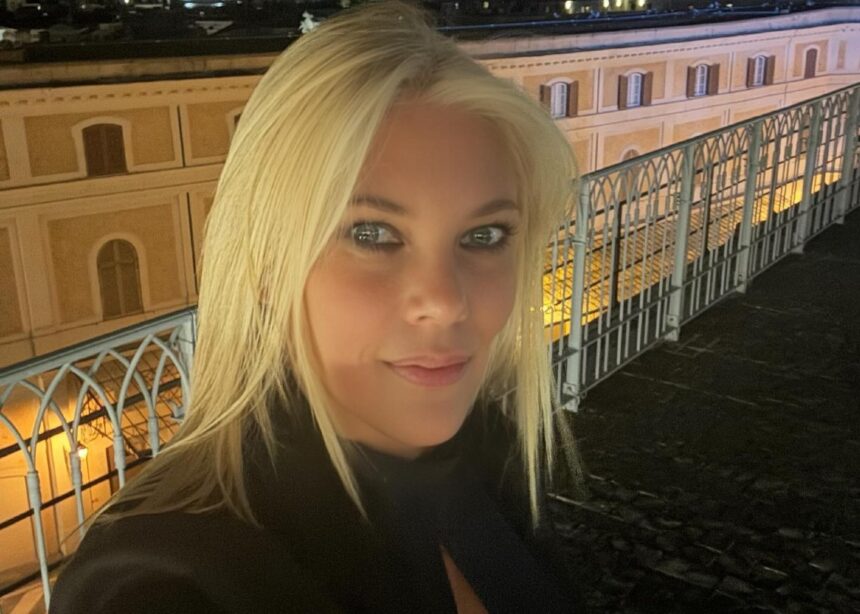 ''Di notte apro i libri e mi metto a studiare'': Eleonora Daniele sta prendendo una seconda laurea, ecco in cosa - Gossip.it