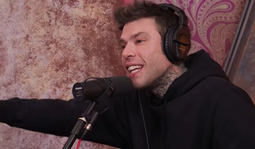 ''L'apice della sua carriera è essere venuta a riprendere il mio cane che ca*ava’': Fedez prende in giro Myrta Merlino - Gossip.it