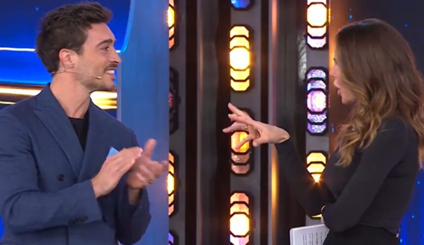 Parte 'The Couple' condotto da Ilary Blasi, Spinalbese, ex di Belen, ci prova in diretta con lei: ''Vorrei portarti a cena fuori'' - Gossip.it