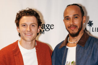 Lewis Hamilton della F1 si incontra con Tom Holland al Beverage Forum davanti a Miami Grand Prix & Met Gala