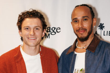 Lewis Hamilton della F1 si incontra con Tom Holland al Beverage Forum davanti a Miami Grand Prix & Met Gala