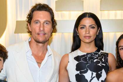 Matthew McConaughey e moglie Camila fanno rara apparizione con tutti e tre i bambini all'evento di beneficenza in Texas