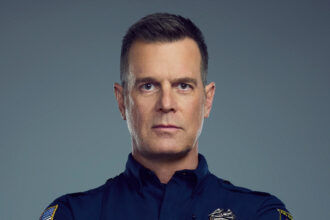 Bobby Nash di Peter Krause apparirà ancora il '9-1-1' dopo la morte, lo showrunner conferma