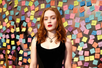 Sadie Sink ottiene il sostegno dei co-protagonisti di "Stranger Things" alla serata di apertura di Broadway per "John Proctor è il cattivo"