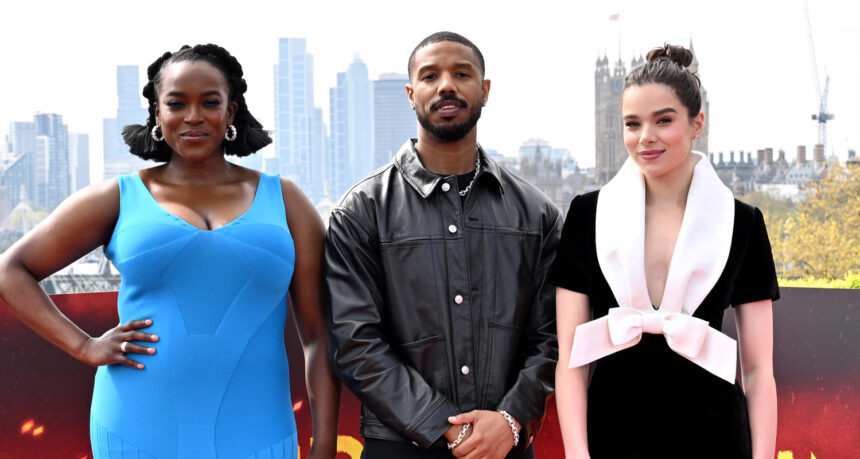 Hailee Steinfeld si unisce a Michael B. Jordan, Wunmi Mosaku e altro alla chiamata fotografica di "Sinners" a Londra