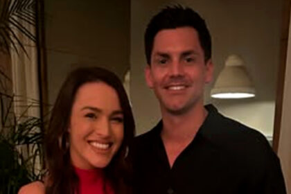 L'allume di "Bachelor" Alexis Waters sposa il fidanzato di vecchia data Tyler Fernandez in un matrimonio a tema Elvis!
