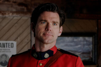 "When the Heart the Heart" di Hallmark Channel raggiunge un enorme risultato per la stagione 12: il programma più guardato di Cable del 2025 finora!