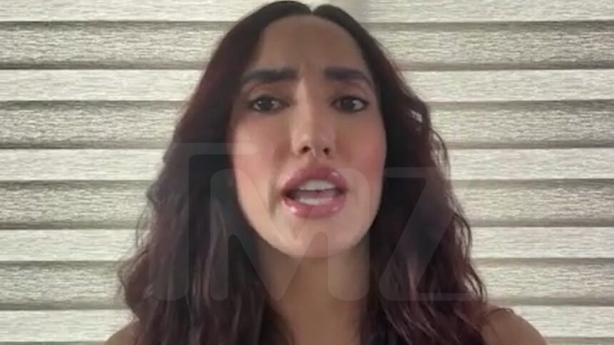 Solo Billboard di Chloe Amour è ripetutamente vandalizzato, promette di continuare