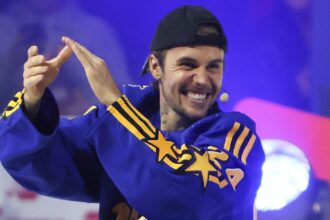 Justin Bieber stesso etichetta "egoista" nell'ultimo preoccupato dei social media