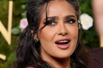 Salma Hayek, 58 anni, copertina di Graces di "Sports Illustrated Swimsuit" 2025!