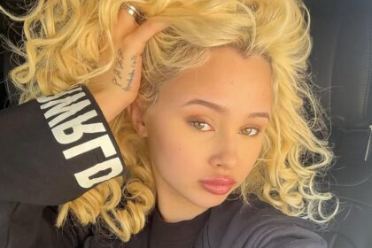 Alabama Barker, figlia di Travis Barker, adotta il cane