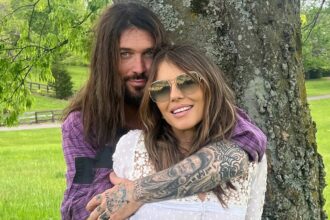 La storia degli appuntamenti di Elizabeth Hurley prima di Billy Ray Cyrus