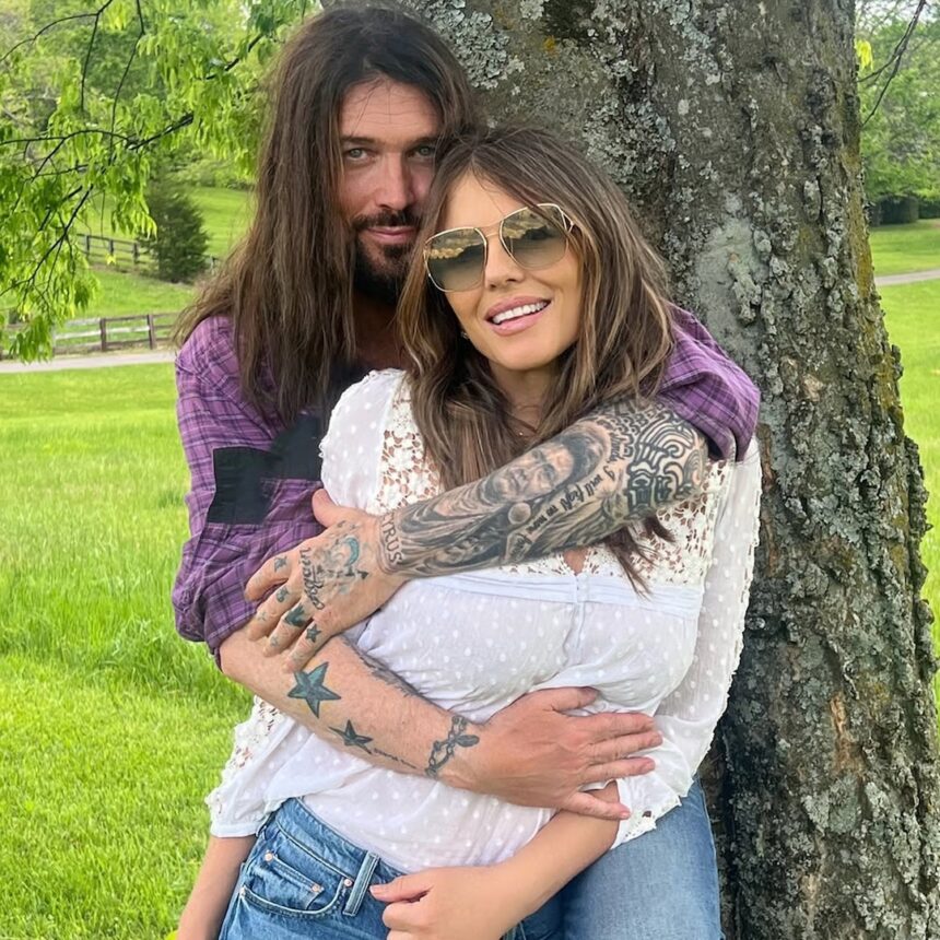 La storia degli appuntamenti di Elizabeth Hurley prima di Billy Ray Cyrus