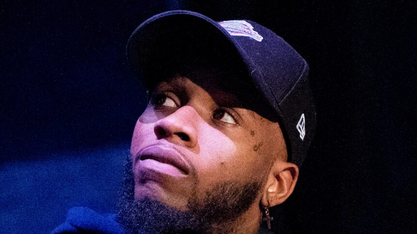 Tory Lanez ha pugnalato 14 volte, i polmoni sono crollati nell'attacco in prigione