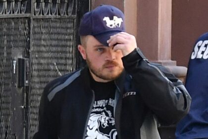Zach Bryan Sports Black Eye in mezzo alla faida con il cantante country John Moreland